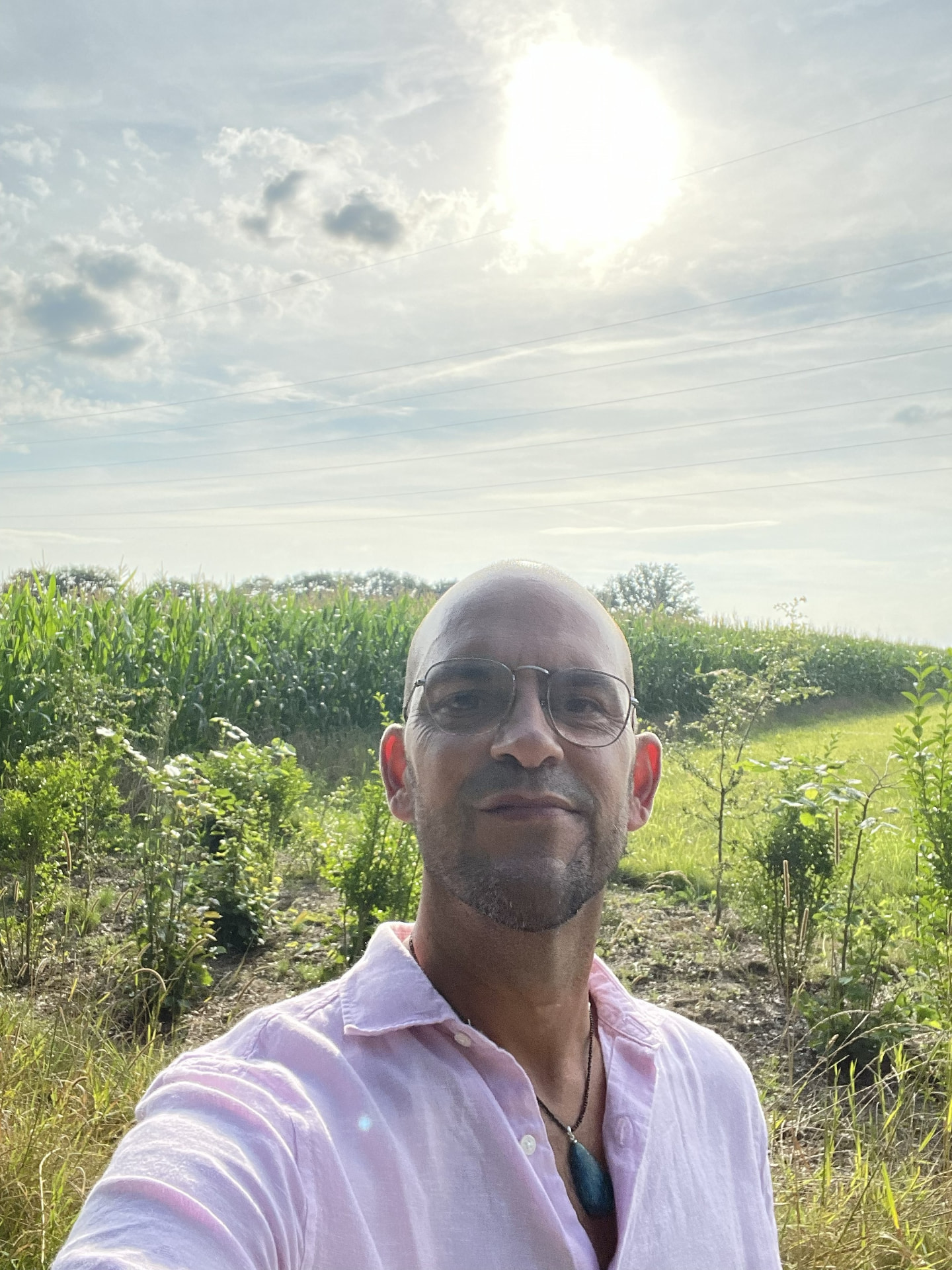 Peter Boaventura Marques buiten in de natuur bij zonlicht